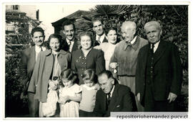 Postal Roberto Hernández con su familia