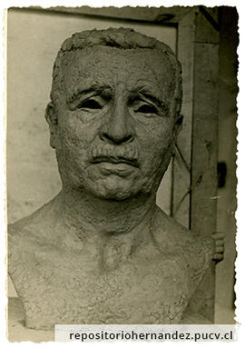 Busto Roberto Hernández 2