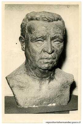 Busto Roberto Hernández 5