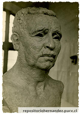 Busto Roberto Hernández 3