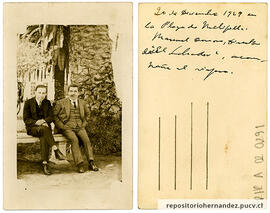 Postal Roberto Hernández 20 de diciembre 1939 en la plaza de Melipilla junto a Manuel Donoso 2