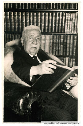 Roberto Hernández en biblioteca 1